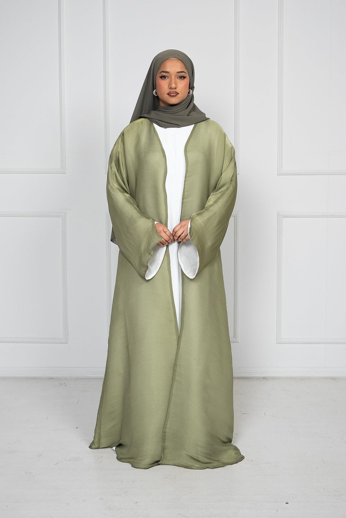 Maha Reversible Premium Abaya – Olive / Pearl