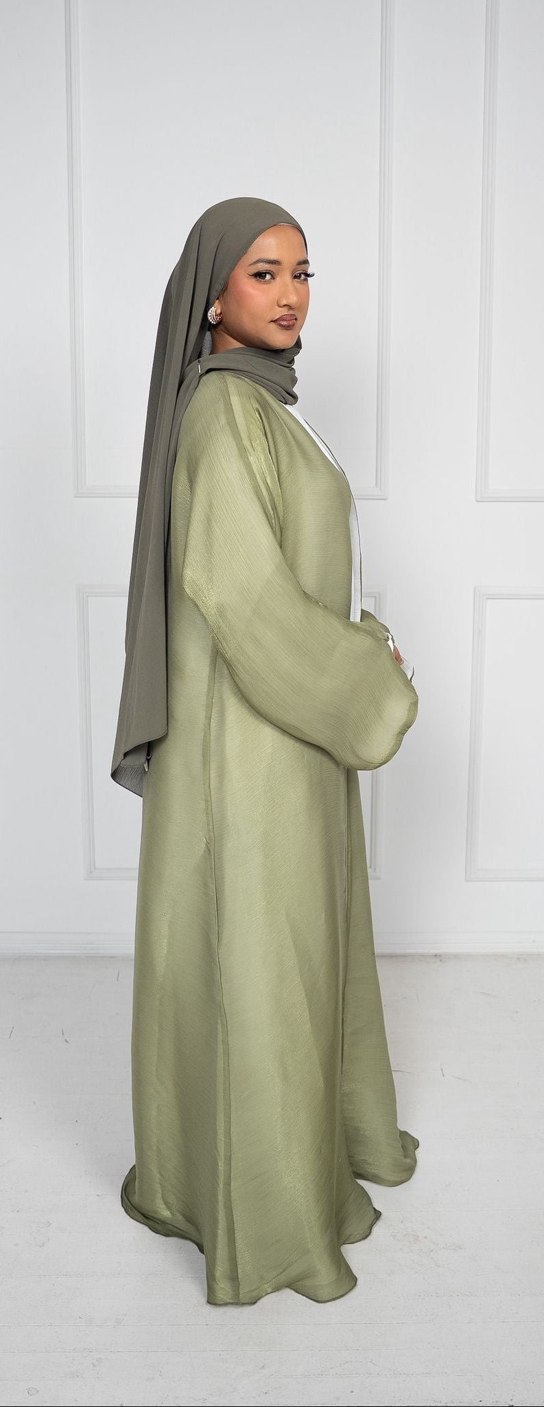Luxury Organza Reversible Abaya – Olive / Pearl