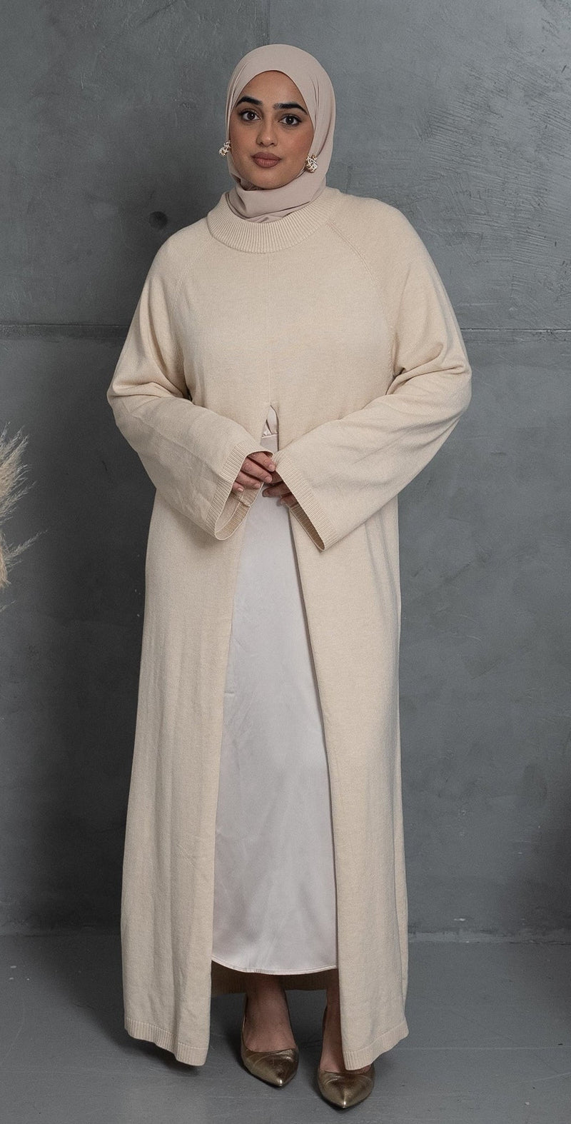 Amal Wool-Blend Slit-Front Abaya – Beige