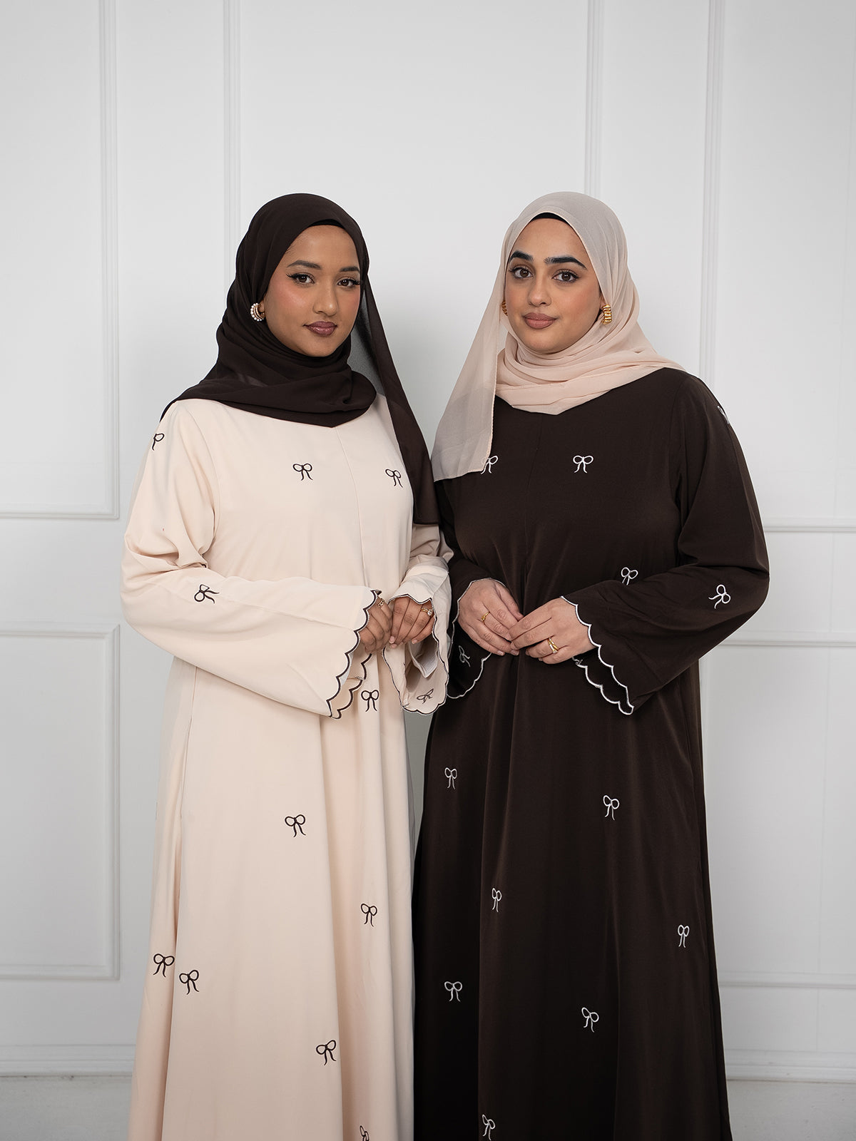 Safa Embroidered Bow Closed Abaya With Zip - Brown
