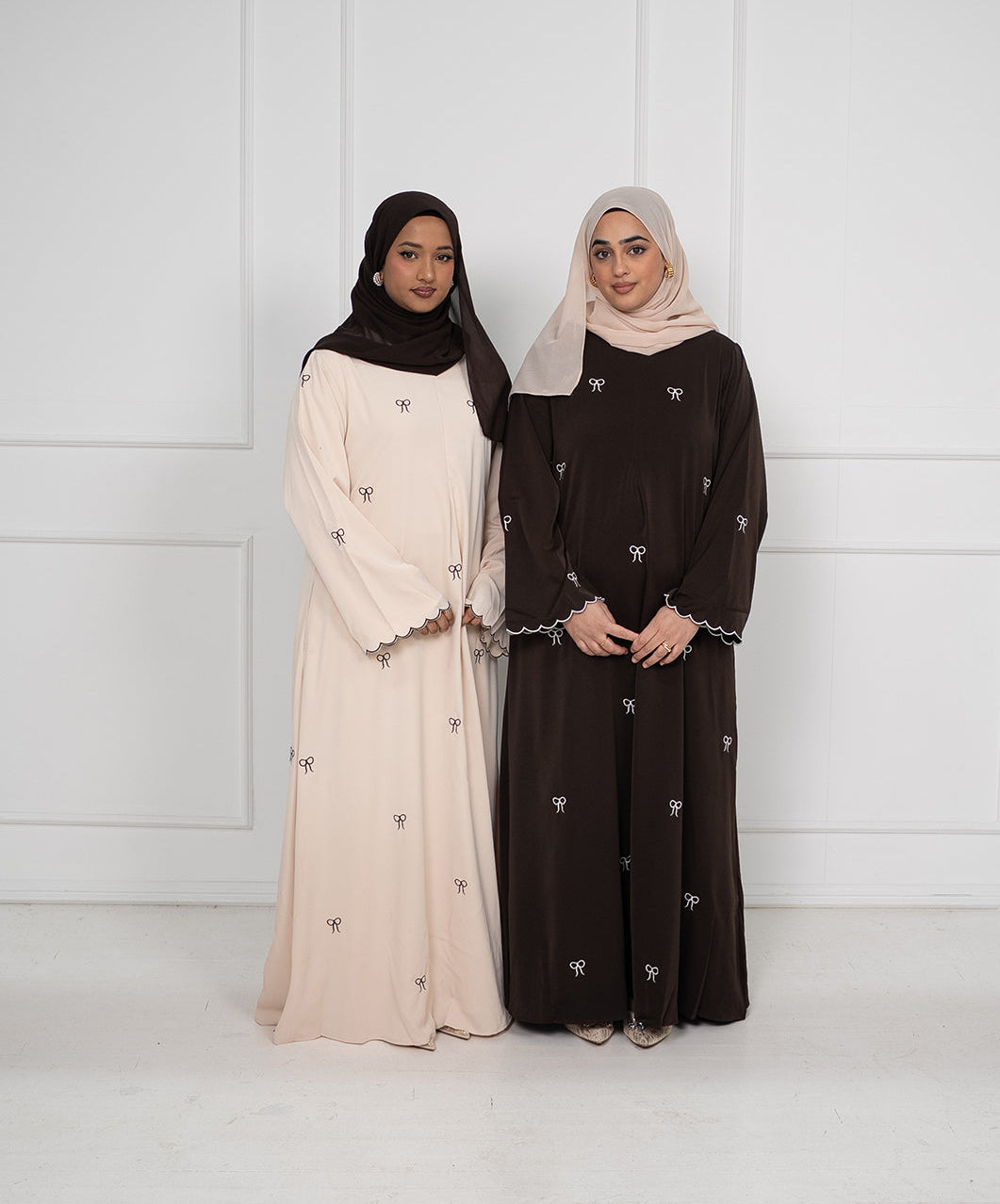 Safa Embroidered Bow Closed Abaya With Zip - Brown