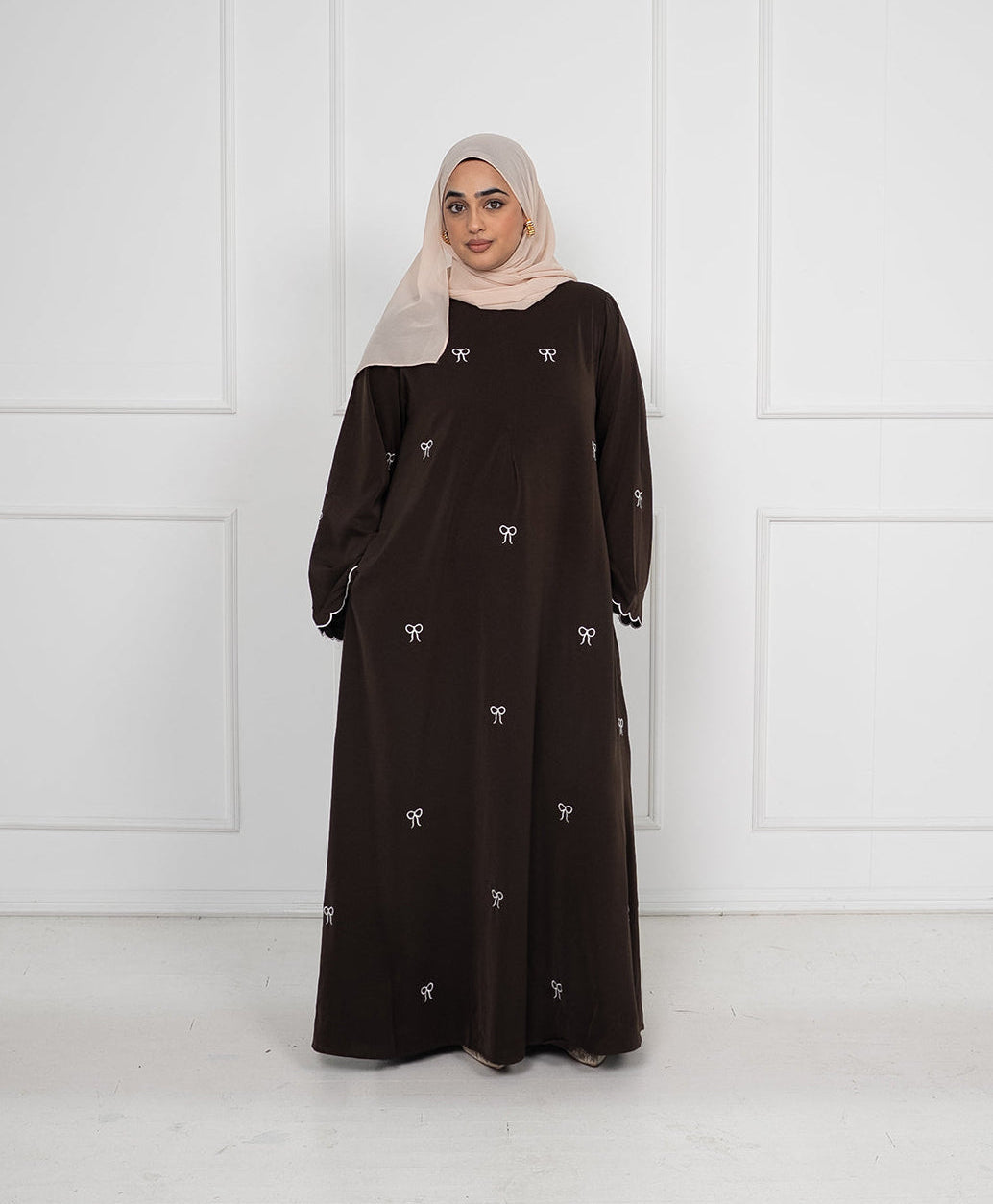 Safa Embroidered Bow Closed Abaya With Zip - Brown